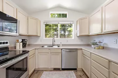 386 W Inauguration Rd, Draper, UT 84020 - Photo 15