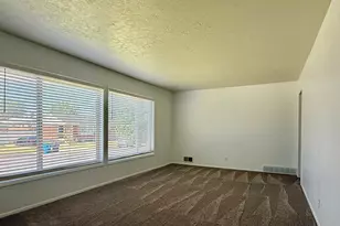 324 E 4650 S, Washington Terrace, UT 84405 - Photo 3