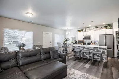 811 S Cowans Ct #16, Clearfield, UT 84015 - Photo 5