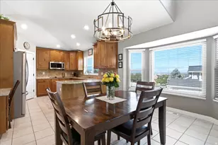 11566 S Sunburn Ln E, Sandy, UT 84094 - Photo 7