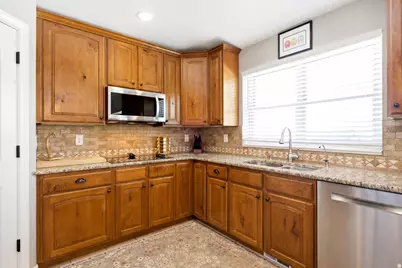 11566 S Sunburn Ln E, Sandy, UT 84094 - Photo 9