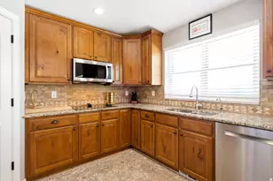11566 S Sunburn Ln E, Sandy, UT 84094 - Photo 9