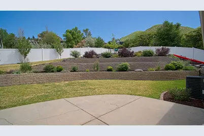 217 E Peach Tree Dr N, Centerville, UT 84014 - Photo 21