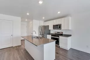 992 W Broadleaf Dr, Santaquin, UT 84655 - Photo 5