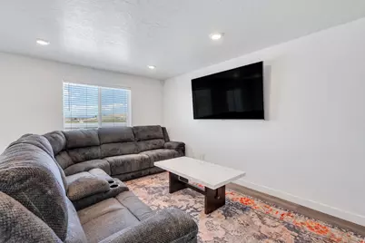 992 W Broadleaf Dr, Santaquin, UT 84655 - Photo 3