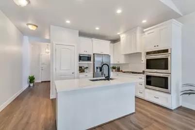 1523 E Sego Lily Ct, Layton, UT 84040 - Photo 7