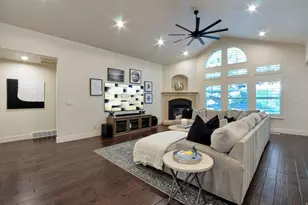 577 S Ridge Top Ln E, North Salt Lake, UT 84054 - Photo 3
