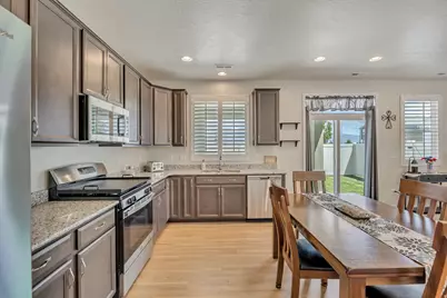 2042 W Lydia Ln S, Syracuse, UT 84075 - Photo 5
