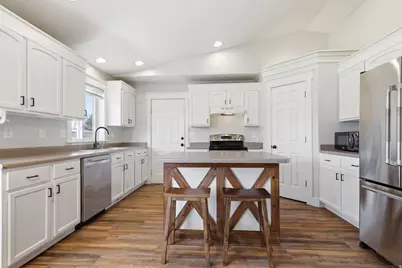 1055 W 325 N, Hyrum, UT 84319 - Photo 7