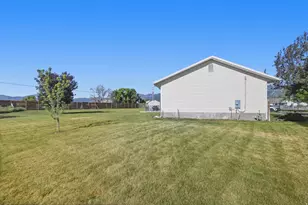 1055 W 325 N, Hyrum, UT 84319 - Photo 37