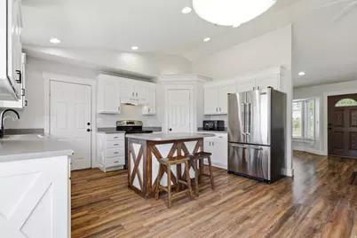 1055 W 325 N, Hyrum, UT 84319 - Photo 5