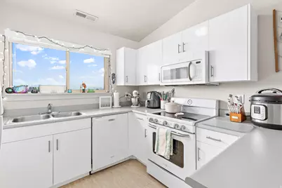1079 W 965 N #402, Orem, UT 84057 - Photo 7