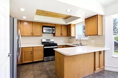 6911 S Coneflower Ct W, West Jordan, UT 84084 - Photo 9