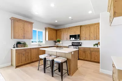 1642 W 3125 N, Pleasant View, UT 84414 - Photo 9