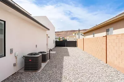 739 S Middle Dr, Washington, UT 84780 - Photo 51