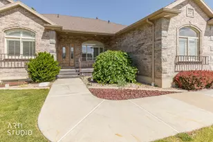 2327 Bluff Ridge Dr, Syracuse, UT 84075 - Photo 5