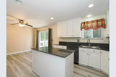 2648 E Eastmanor Dr, Cottonwood Heights, UT 84121 - Photo 13