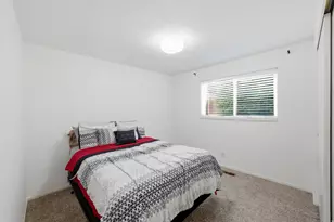 1176 E Cottonwood Dr, Sandy, UT 84094 - Photo 17