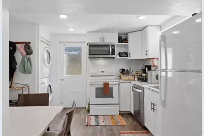 291 W 2300 S, Bountiful, UT 84010 - Photo 17