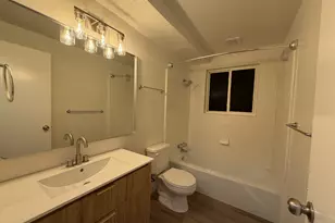 895 E Arrowhead Ln, Murray, UT 84107 - Photo 5