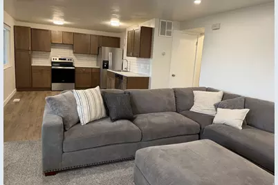 895 E Arrowhead Ln, Murray, UT 84107 - Photo 3