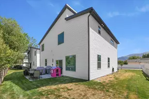 869 Three Point Ave, Logan, UT 84321 - Photo 7