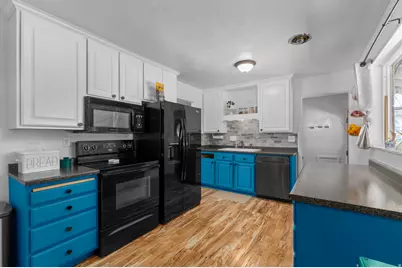 9902 Poppy Ln, Sandy, UT 84094 - Photo 7