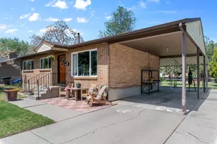 9902 Poppy Ln, Sandy, UT 84094 - Photo 3