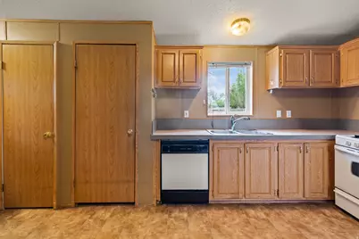 275 N 100 E, Torrey, UT 84775 - Photo 11