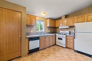 275 N 100 E, Torrey, UT 84775 - Photo 13
