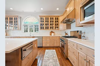 2051 E Normandywoods Ct, Holladay, UT 84117 - Photo 9