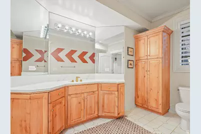 2051 E Normandywoods Ct, Holladay, UT 84117 - Photo 11
