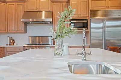 2051 E Normandywoods Ct, Holladay, UT 84117 - Photo 3