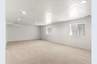 4602 S Hathaway Dr E, Roy, UT 84067 - Photo 35