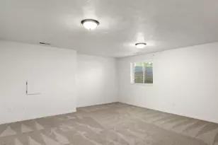 4602 S Hathaway Dr E, Roy, UT 84067 - Photo 37