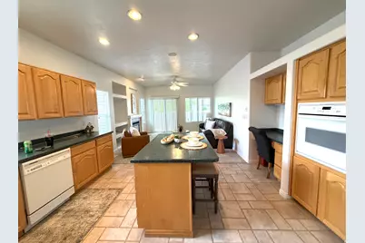 4602 S Hathaway Dr E, Roy, UT 84067 - Photo 9