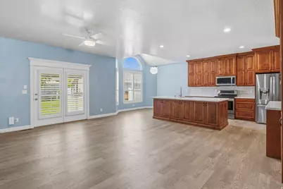 1092 W Tithing Hill Pl S, Riverton, UT 84065 - Photo 3