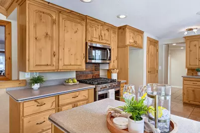 3006 N Indian Hills Dr E, Provo, UT 84604 - Photo 11