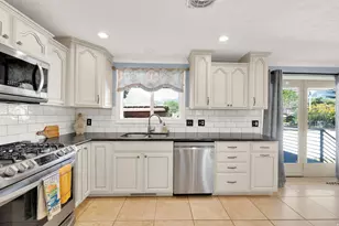 7187 S 1700 E, Cottonwood Heights, UT 84121 - Photo 7