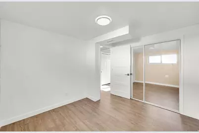 7187 S 1700 E, Cottonwood Heights, UT 84121 - Photo 17