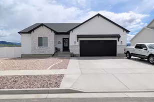 758 E 675 S, Hyrum, UT 84319 - Photo 3