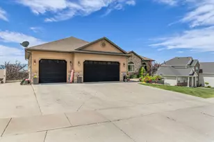 740 E 100 S, Hyde Park, UT 84318 - Photo 3