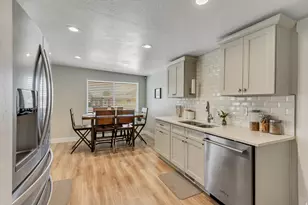 48 W Moon Ridge Dr, Murray, UT 84107 - Photo 9