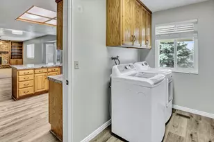 2561 E 2700 N, Layton, UT 84040 - Photo 15