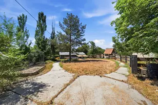 8555 S Grambling Way, Sandy, UT 84094 - Photo 33