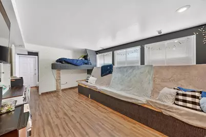 8555 S Grambling Way, Sandy, UT 84094 - Photo 21