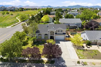 10188 Yorkshire Dr S, South Jordan, UT 84095 - Photo 3