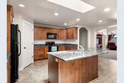 811 E 200 S, Layton, UT 84041 - Photo 17