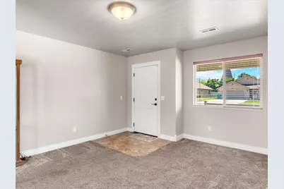 811 E 200 S, Layton, UT 84041 - Photo 5