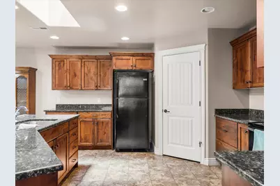 811 E 200 S, Layton, UT 84041 - Photo 13